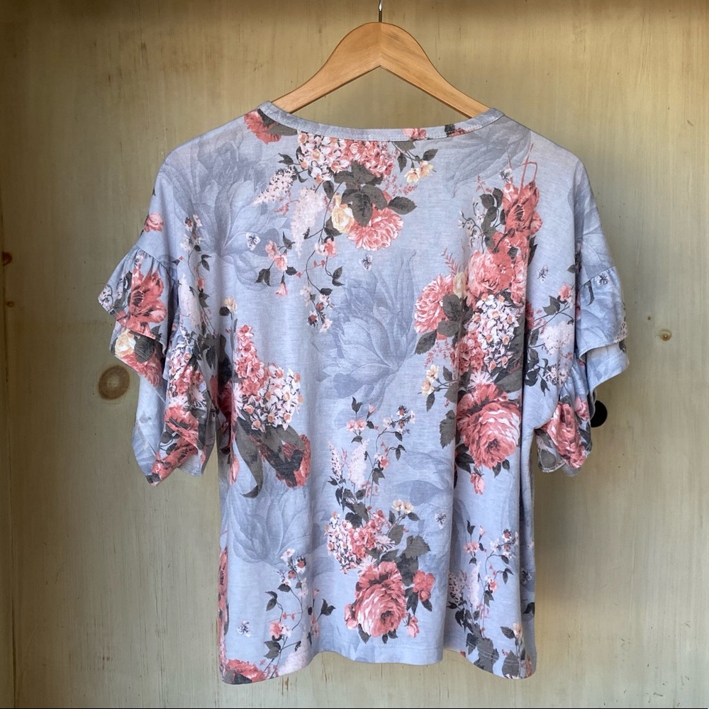 5 for $25 Statement sleeve top in shades of gray & rosy pinks
